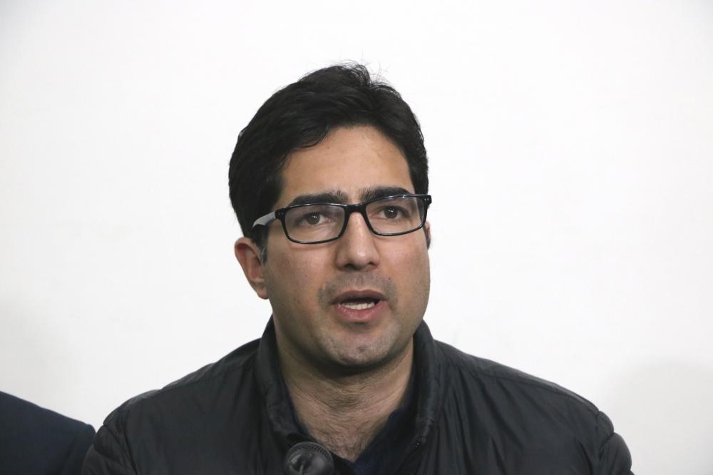 The Weekend Leader - Shah Faesal likely to join back administration